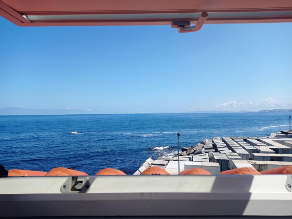 Vila Mariña. Casa marinera con terraza sobre el mar en Caión Cayón Exterior foto